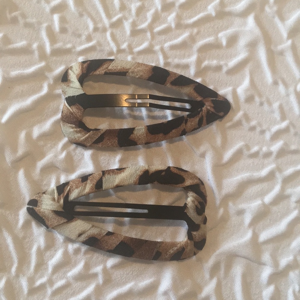 NWOT Leopard ❤️ Hair Clips 🐆